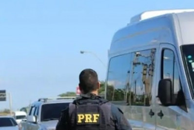 PRF prende na Rio-Santos família suspeita de clonagem de veículos