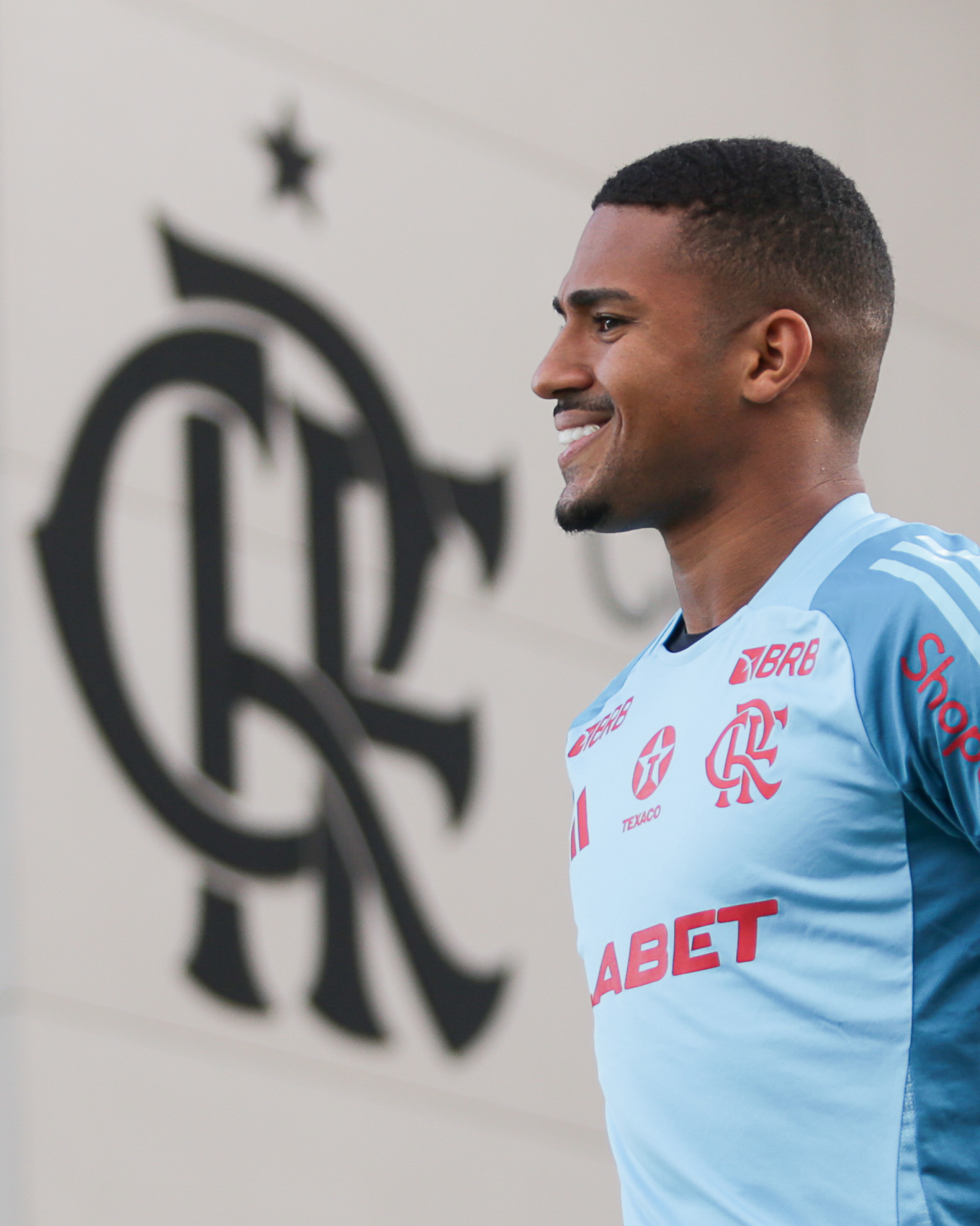 Samuel Lino em treino do Flamengo