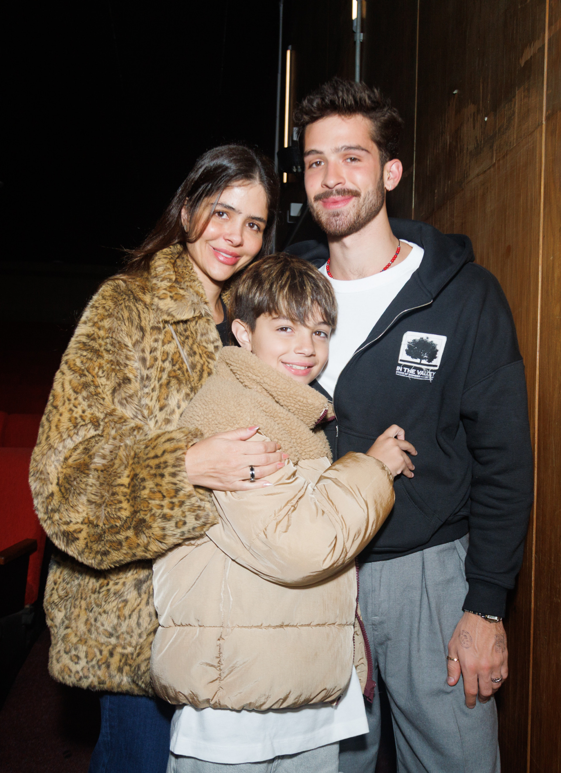 João Guilherme, a mãe e o irmão - Clayton Felizardo / Brazil News