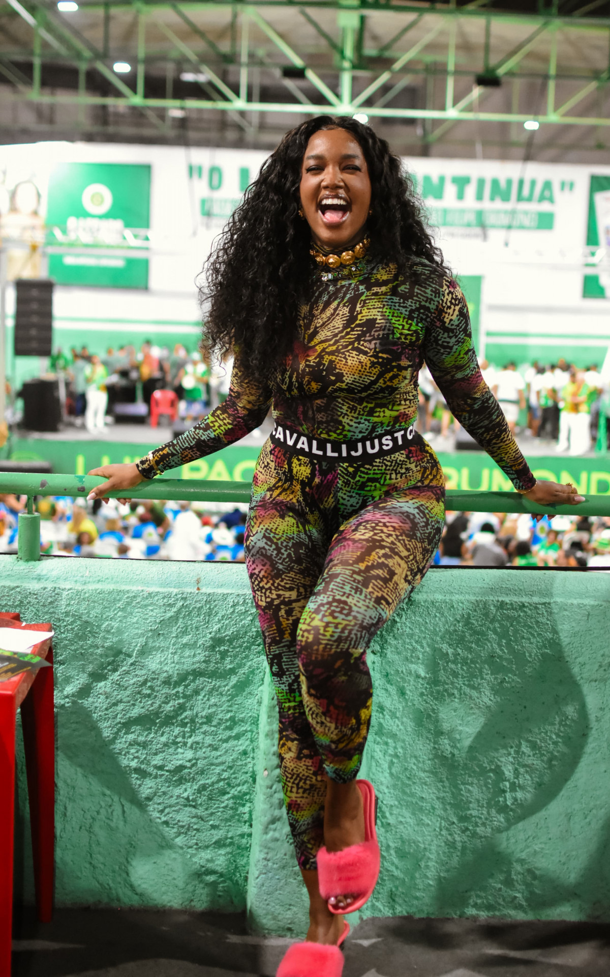 IZA marca presença em feijoada na quadra da Imperatriz Leopoldinense