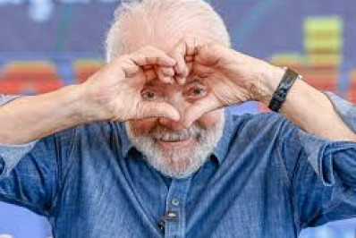 Acadêmicos de Niterói divulga logo e sinopse do enredo sobre Lula