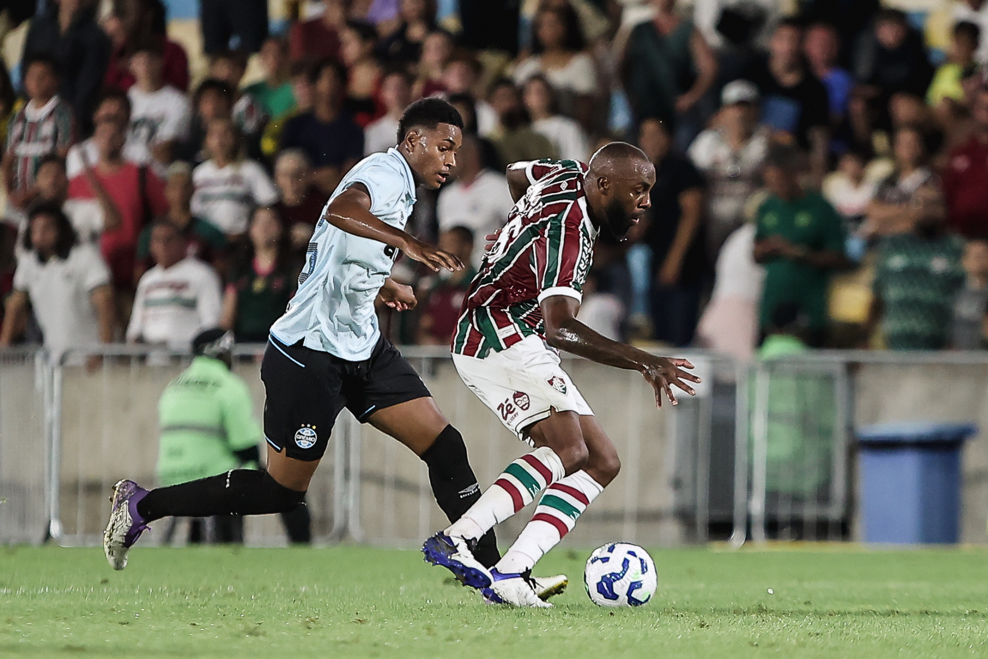 Rio de Janeiro, Brasil - 02/08/2025 - Maracanã -   
Fluminense enfrenta o Grêmio esta noite no Maracanã pela 18ª rodada do Campeonato Brasileiro 2025.

FOTO: LUCAS MERÇON / FLUMINENSE F.C.
.
IMPORTANTE: Imagem destinada a uso institucional e divulgação, seu
uso comercial está vetado incondicionalmente por seu autor e o
Fluminense Football Club.É obrigatório mencionar o nome do autor ou
usar a imagem.
.
IMPORTANT: Image intended for institutional use and distribution.
Commercial use is prohibited unconditionally by its author and
Fluminense Football Club. It is mandatory to mention the name of the
author or use the image.
.
IMPORTANTE: Imágen para uso solamente institucional y distribuición. El
uso comercial es prohibido por su autor y por el Fluminense FootballClub. 
És mandatório mencionar el nombre del autor ao usar el imágen. - Lucas Merçon/Fluminense