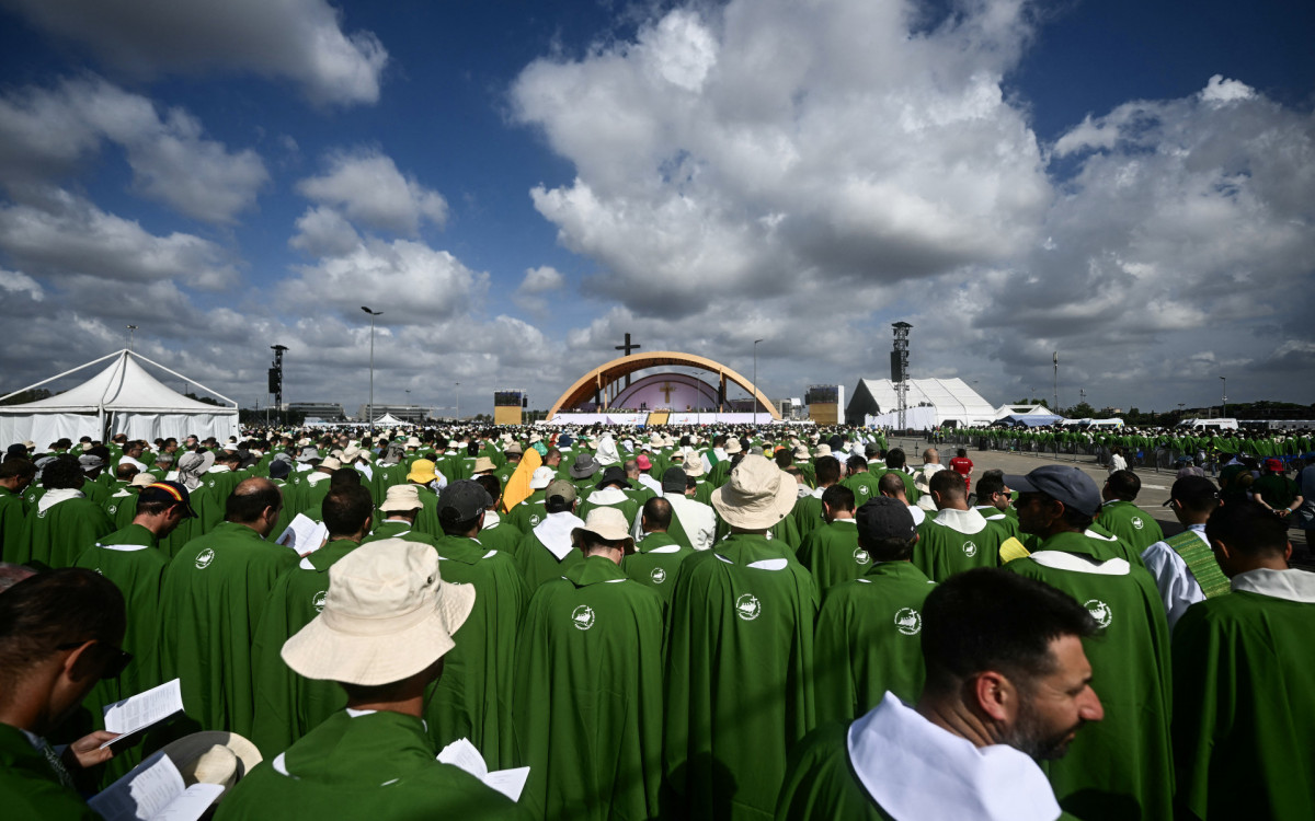 Missa foi celebrada em uma grande esplanada nas imediações de Roma - AFP
