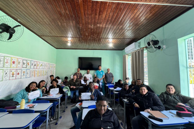 Alunos da Escola Luther King recebem certificados da OBERERI em Três Rios