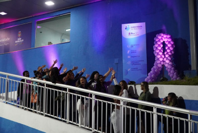 Agosto Lilás tem início com palestra e iluminação lilás na Maternidade Mário Niajar