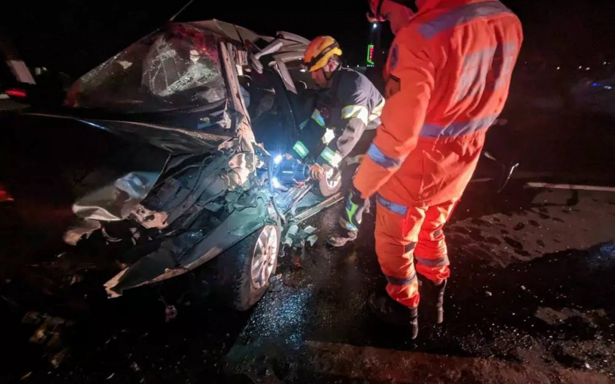 Veículos envolvidos no acidente ficaram totalmente destruídos - Divulgação/Corpo de Bombeiros
