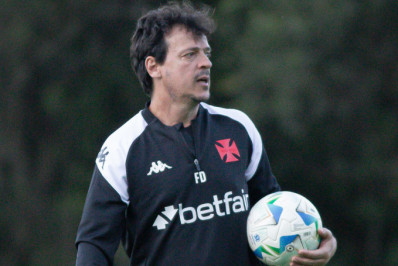 Diniz pode recorrer a improviso para escalar Vasco contra o Grêmio