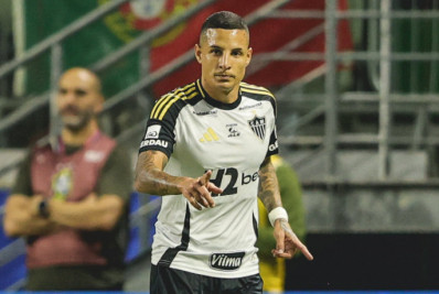 Fluminense tenta contratação de Arana e avalia proposta por Hulk