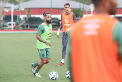 Otávio volta a treinar no Fluminense após grave lesão no tendão de Aquiles