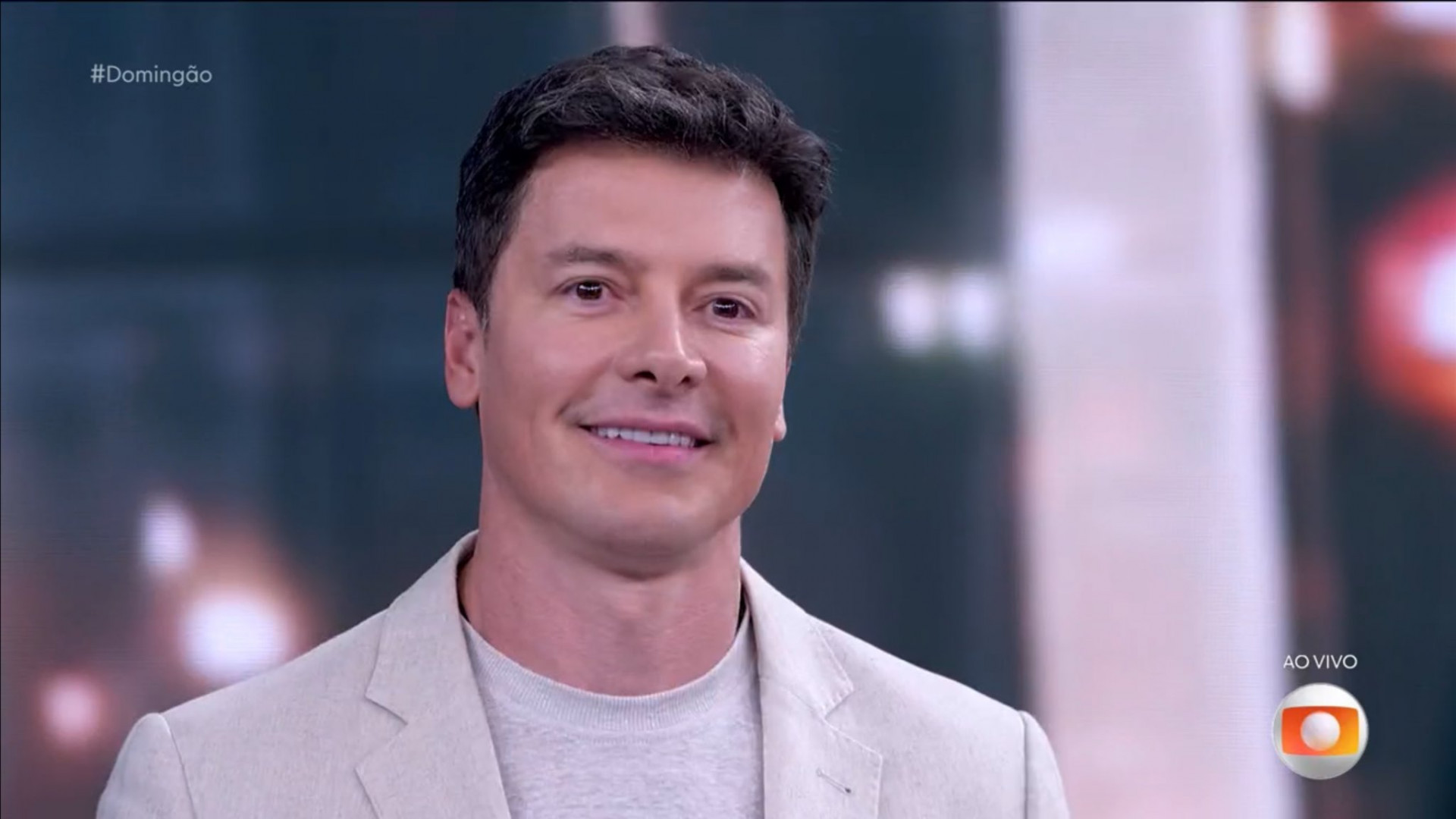 Rodrigo Faro dan&ccedil;a no 'Doming&atilde;o com Huck' e recebe elogios: 'Maravilhoso' - Reprodu&ccedil;&atilde;o de v&iacute;deo / X