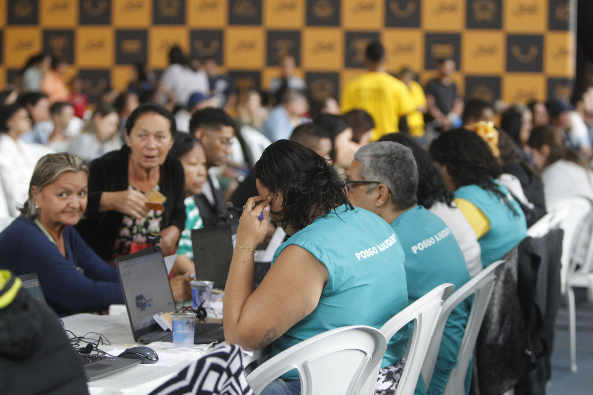 Passageiros fizeram fila para atendimento durante o segundo dia &uacute;til de obrigatoriedade do Ja&eacute; - Reginaldo Pimenta / Ag&ecirc;ncia O Dia