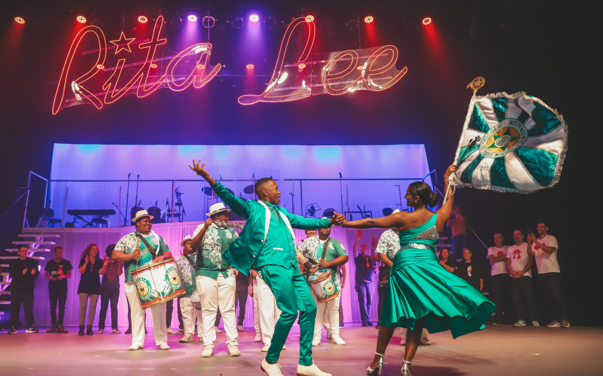 Integrantes da Mocidade participam do encerramento da temporada do espetáculo \'Rita Lee ? Uma Autobiografia Musical\', protagonizado por Mel Lisboa