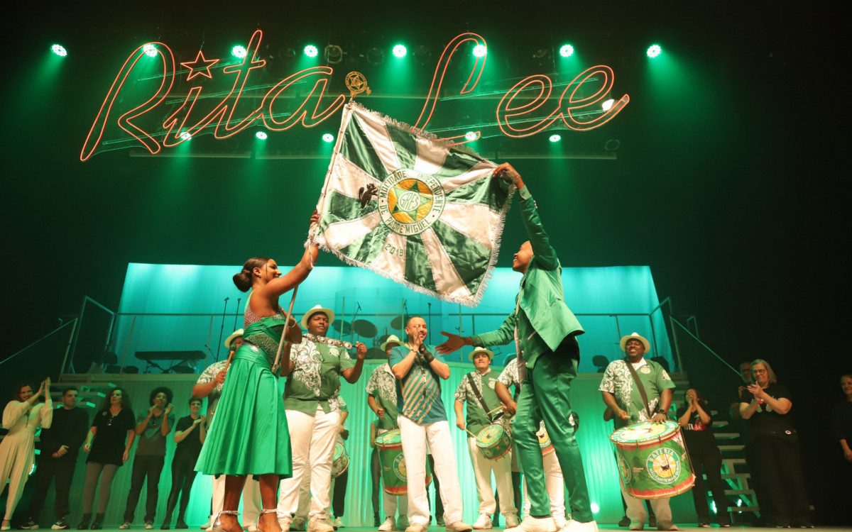 Integrantes da Mocidade participam do encerramento da temporada do espetáculo \'Rita Lee ? Uma Autobiografia Musical\', protagonizado por Mel Lisboa