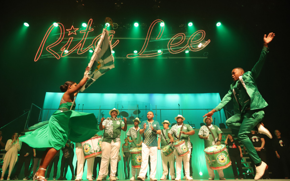 Integrantes da Mocidade participam do encerramento da temporada do espetáculo \'Rita Lee ? Uma Autobiografia Musical\', protagonizado por Mel Lisboa