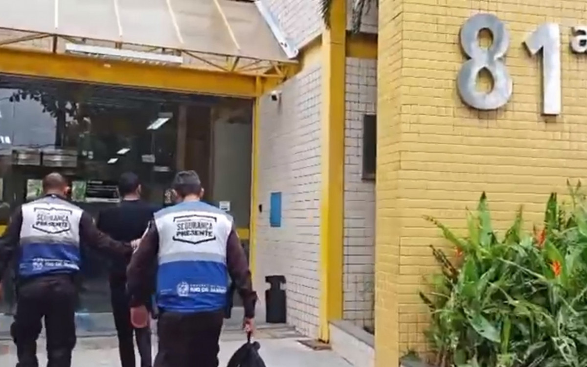 Policiais do Segurança Presente de Niterói levaram William Oliveira para a 81ª DP