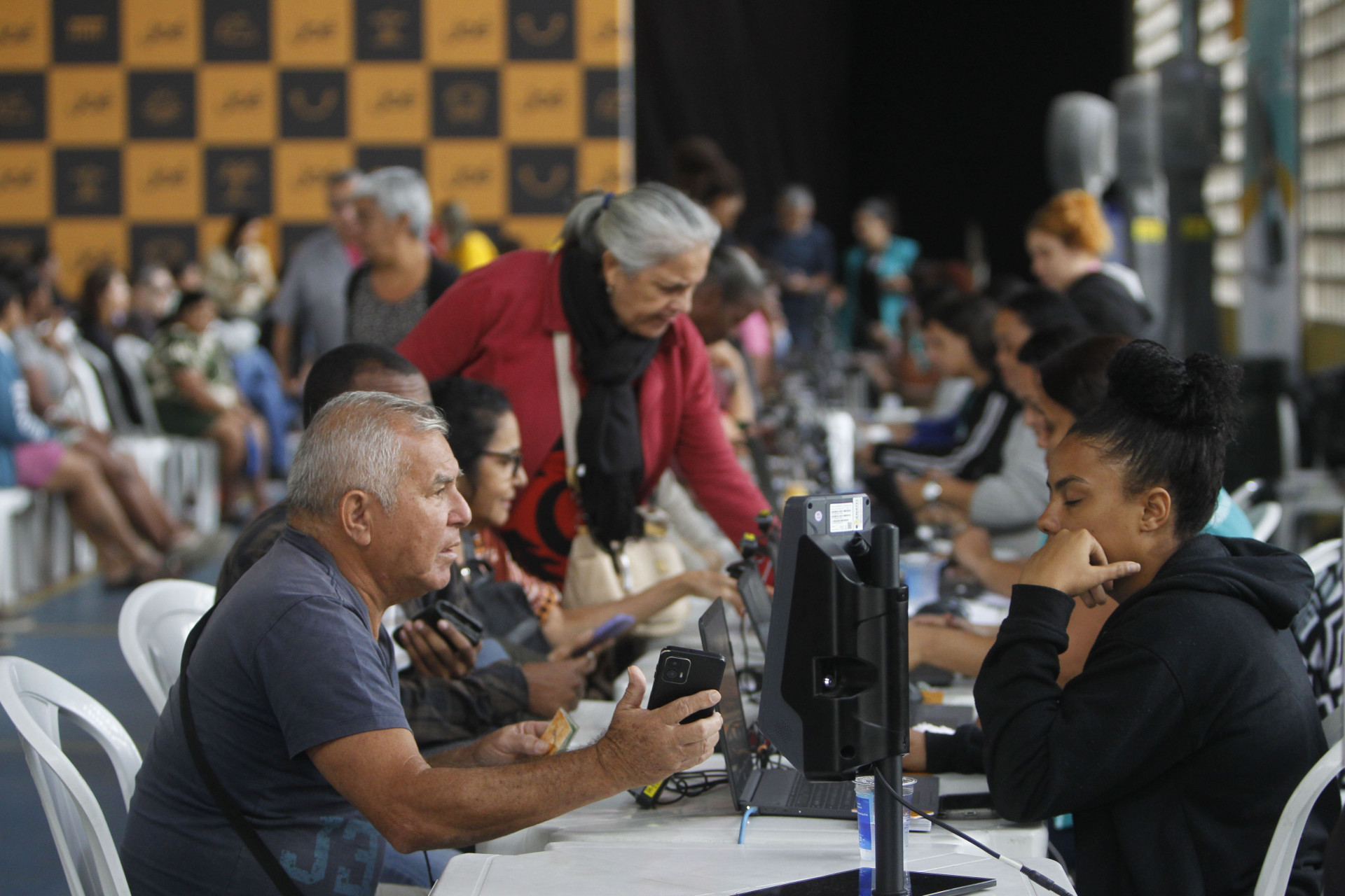 Movimenta&ccedil;&atilde;o no Superposto de Atendimento no Clube do Servidor, na Cidade Nova - Reginaldo Pimenta/Ag&ecirc;ncia O Dia
