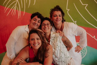 Luara e as Comadres faz show e mostra a força da mulher no Samba 