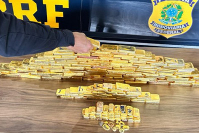 PRF apreende R$ 60 milhões em barras de ouro dentro de caminhonete