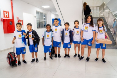 Caxias retoma aulas com entrega de kit escolar e novos uniformes