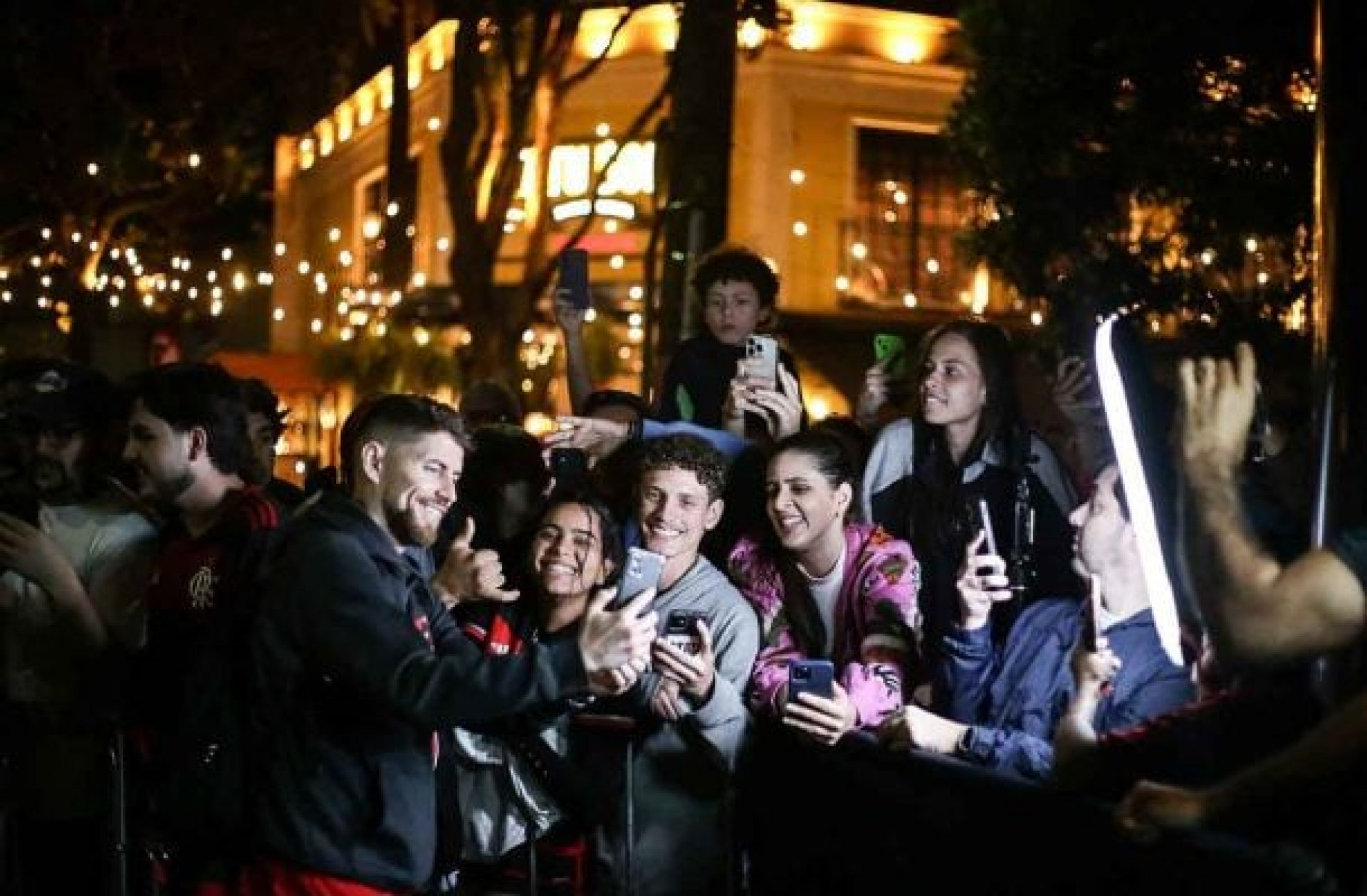 Com desfalques e tabu a ser quebrado, Flamengo chega a BH para a decis&atilde;o