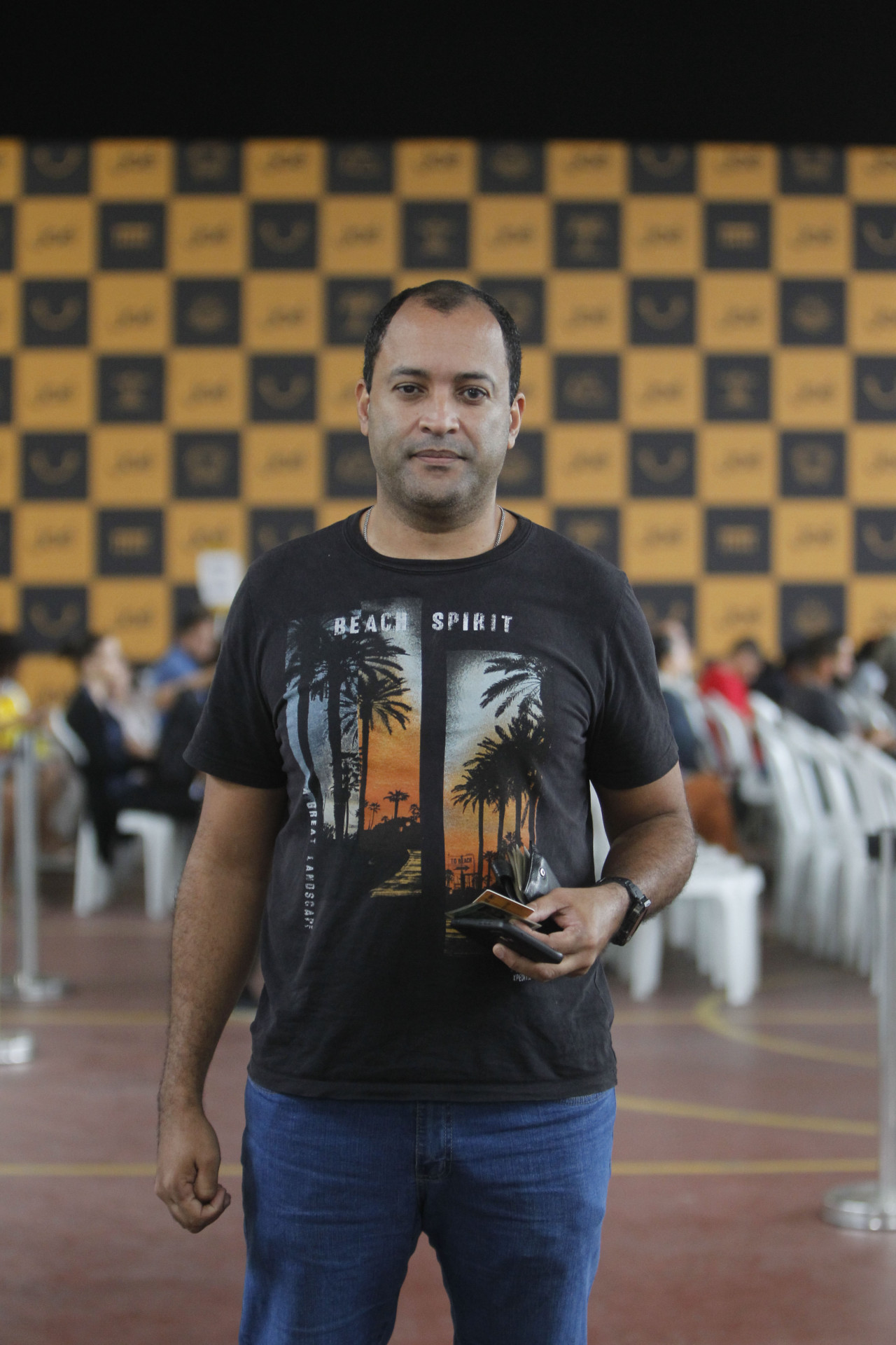 O desenhista Denis de Andrade, 42, retirou seu cart&atilde;o no posto de atendimento - Reginaldo Pimenta / Ag&ecirc;ncia O Dia