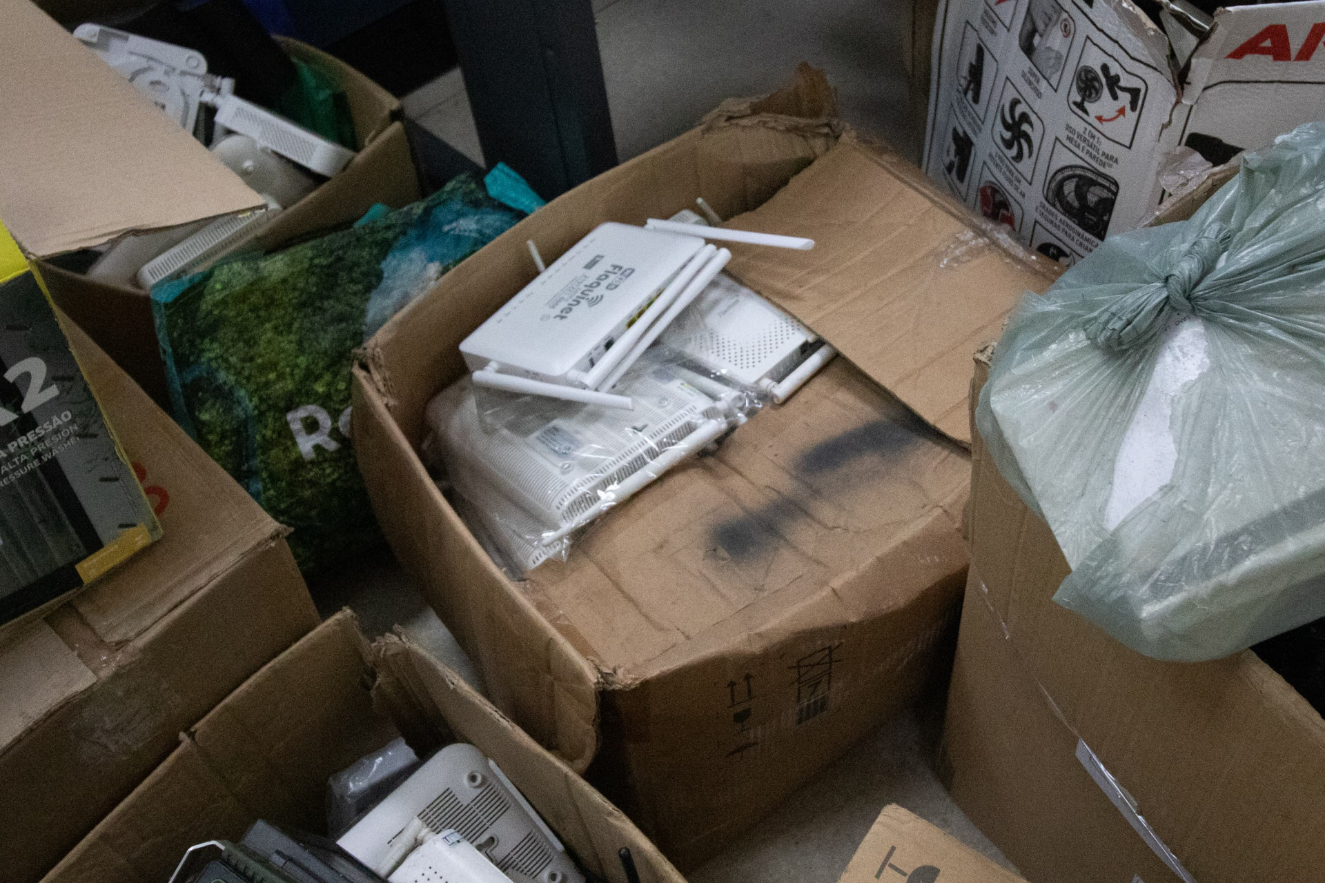 Material apreendido em operação contra empresas de internet foi encaminhada à Cidade da Polícia - Érica Martin/Agência O DIA