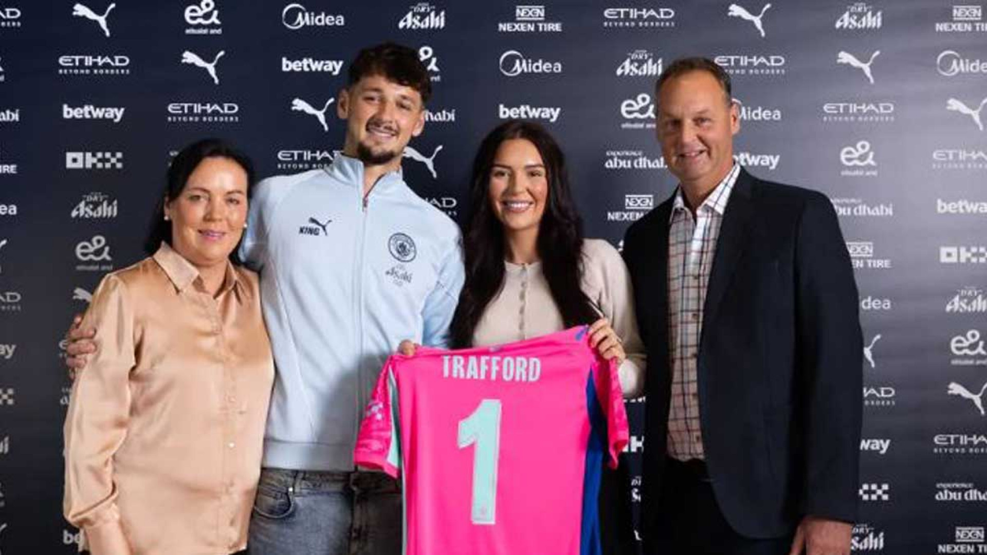 Tradfford foi contratado para assumir a titularidade do gol do Manchester City - Tom Barton / Manchester City