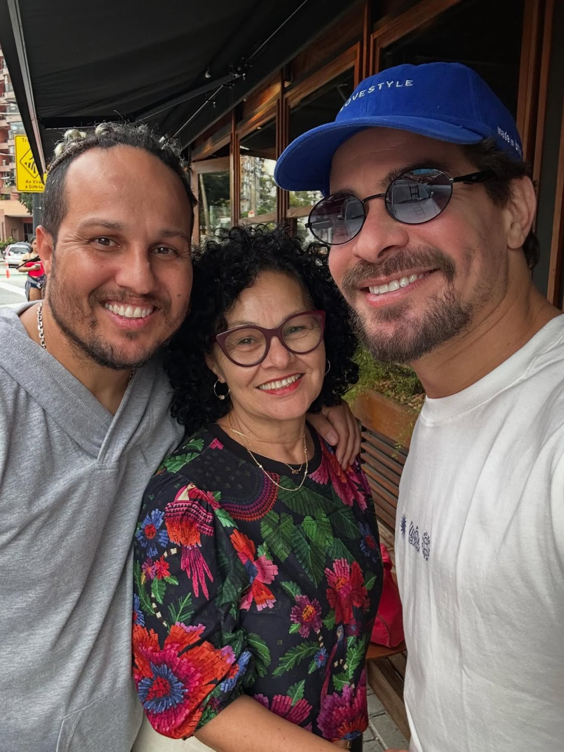 Thiago Martins e o irmão foram criados somente pela mãe, Maria Lúcia - Reprodução/Instagram 