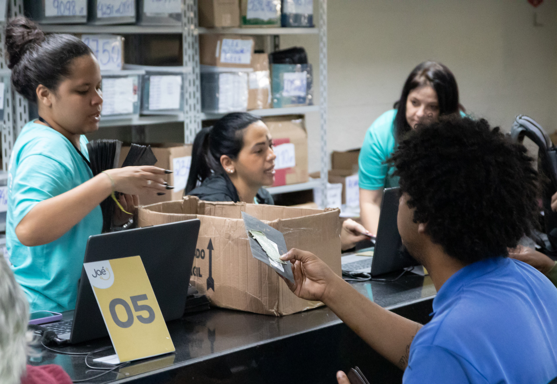 Movimentação no posto do cartão Jaé em Botafogo, Zona Sul do Rio, na tarde desta quarta-feira (6) - Érica Martin/Agência O Dia