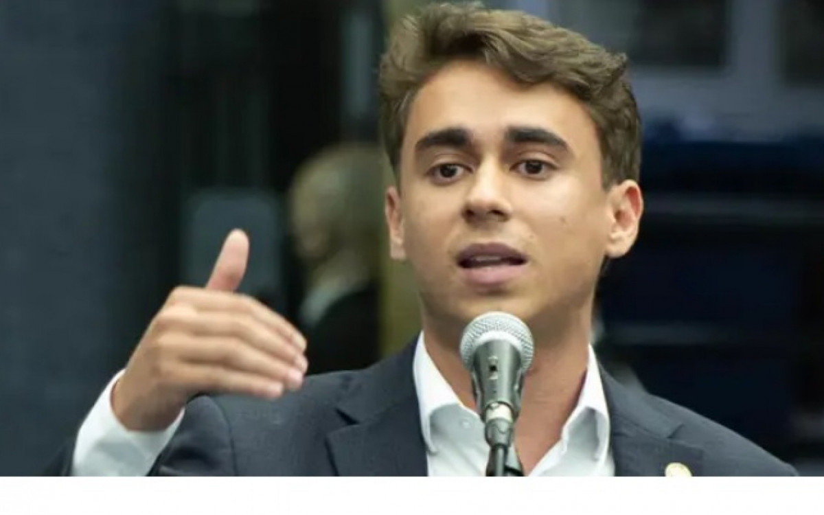 Nikolas Ferreira é acusado de buscar os votos da direita, mas se descolando de Bolsonaro