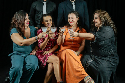 Peça teatral Elas Também Só Pensam Naquilo será encenada na Sala Nelson Pereira dos Santos