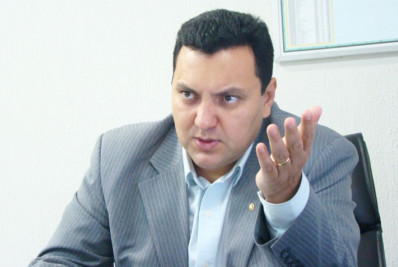 Juiz vê 'traição' e condena ex-defensor-geral a 10 anos de prisão por voos 'fantasmas' no MT