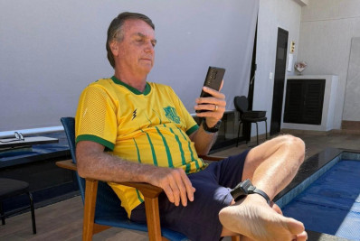 Bolsonaro planejou pedido de asilo político à Argentina, informa PF