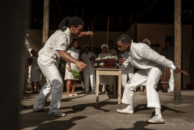 Protagonizada por Raphael Logam e Sérgio Malheiros, série 'Capoeiras' ganha trailer