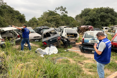 Operação interdita um dos maiores ferros-velhos da Região dos Lagos