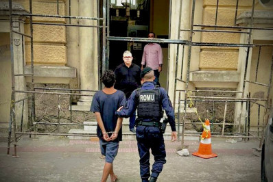 Guarda Municipal prende homem por furtar peças de alumínio do portão do Mercado Municipal