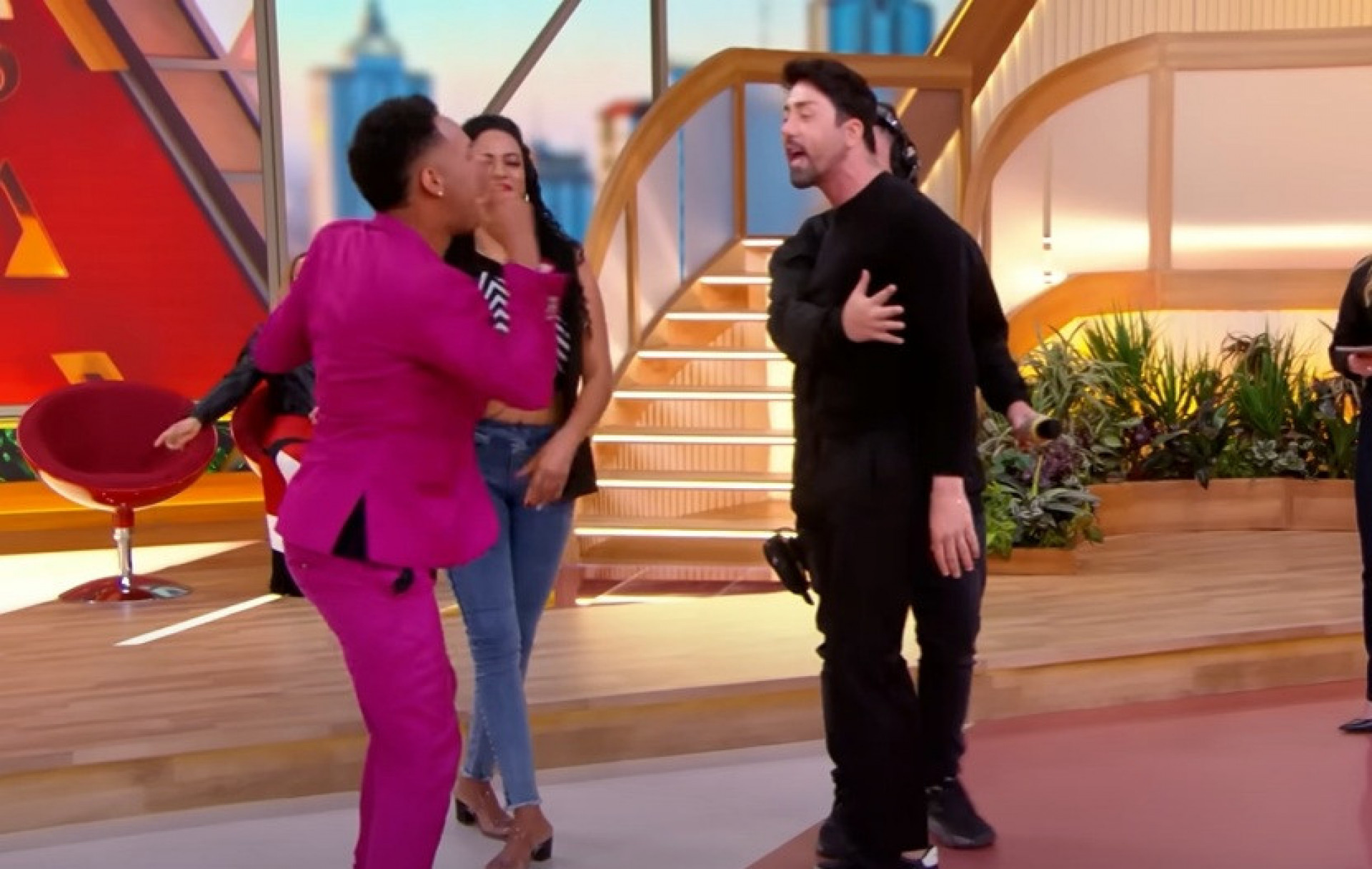 Rico Melquiades briga com participante do 'Casos de Família' - Reprodução de vídeo