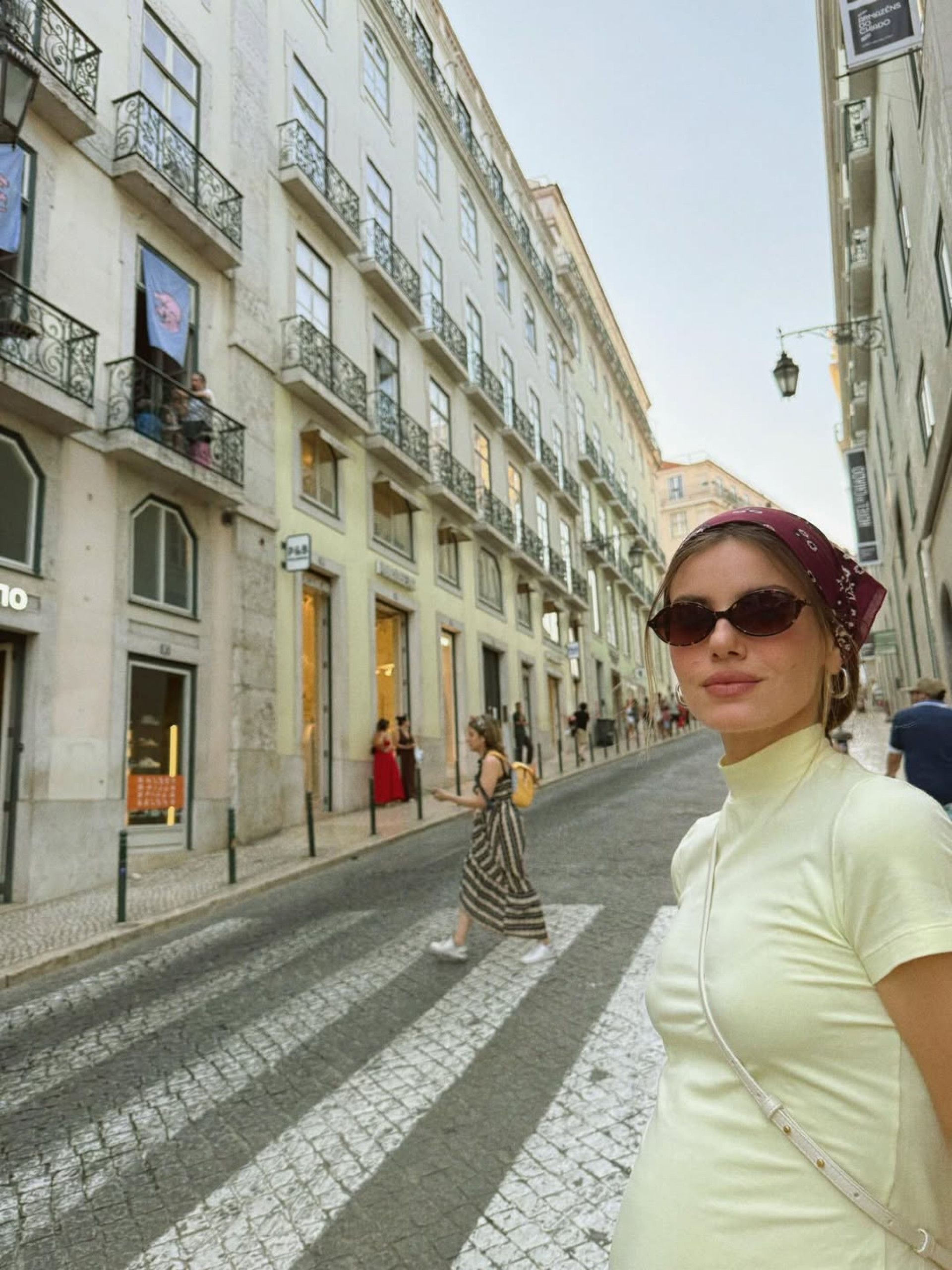 Camila Queiroz fez passeio pelas ruas de Lisboa - Reprodução/Instagram