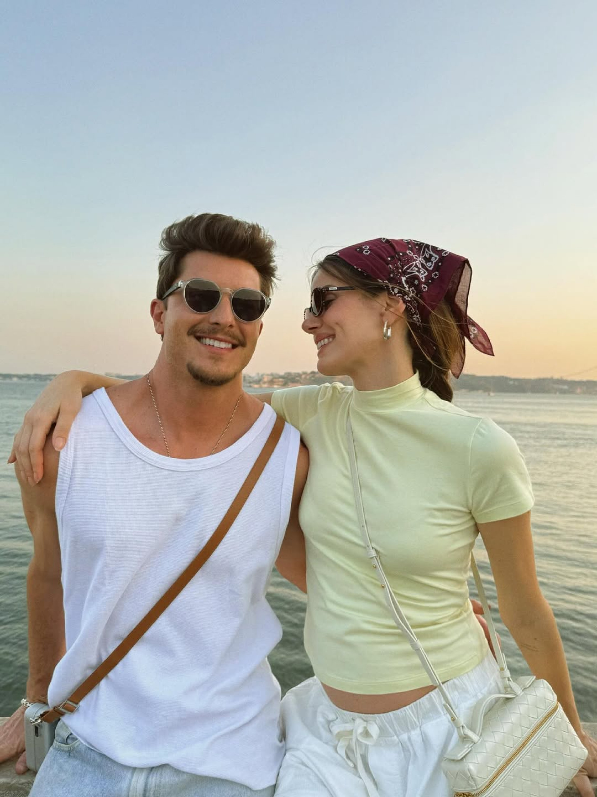 Klebber Toledo e Camila Queiroz estão à espera do primeiro filho - Reprodução/Instagram