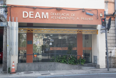 Homem é preso após agredir e tentar matar ex-companheira a tiros em São Gonçalo