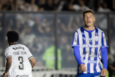 Tchê Tchê evita falar em alívio e destaca primeiro tempo do Vasco em vitória