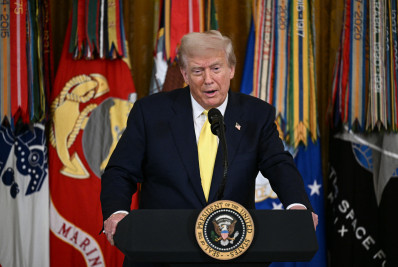 Trump comemora entrada das tarifas em vigor: ‘Bilhões de dólares para os EUA’