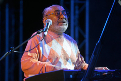 Eddie Palmieri, astro da música latina, morre aos 88 anos