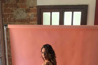 Flávia Reis, de 'Garota do Momento', posa nua nas redes 