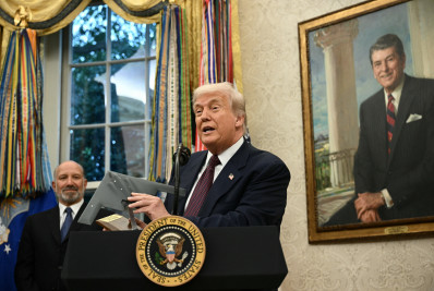 Trump promete taxar chips importados em 100%