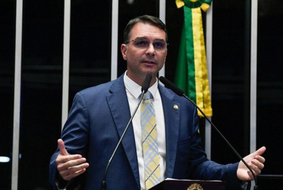 Flávio Bolsonaro arrecada R$ 1 milhão com 'vaquinha' para famílias de policiais mortos no Rio
