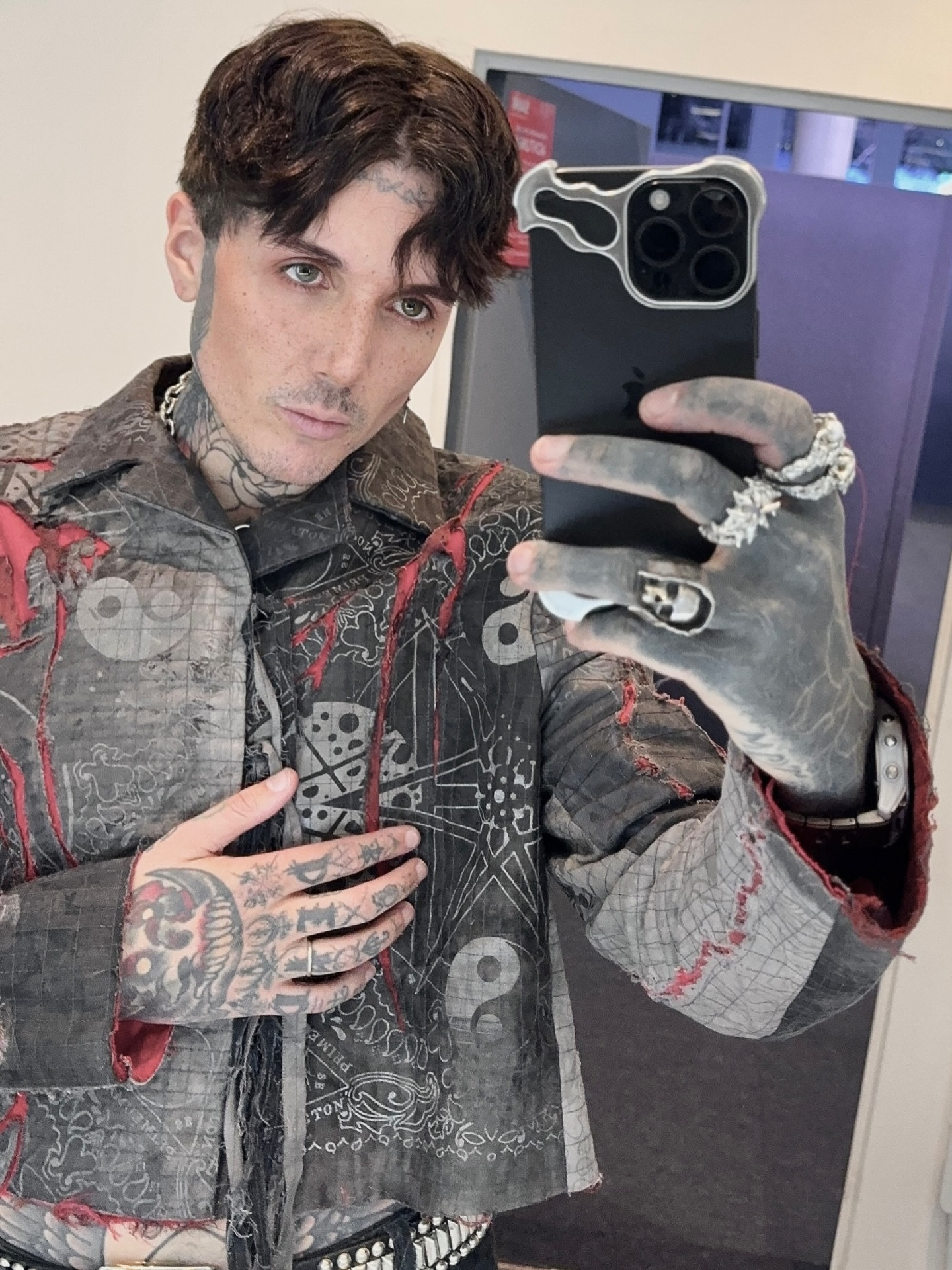 Filhos de Oliver Sykes ganham sobrenome 'Silva' - Reprodução / Instagram