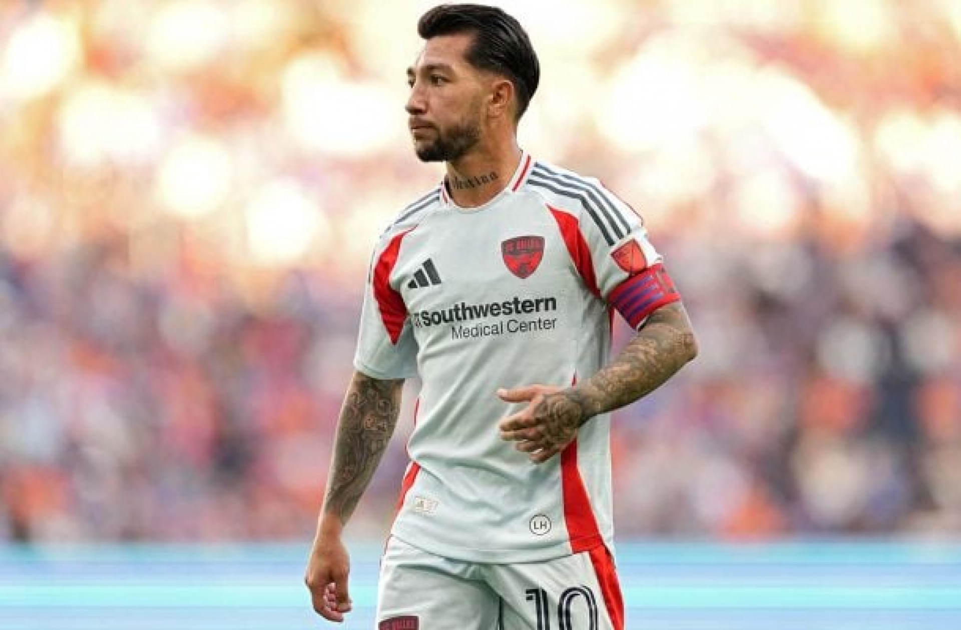 Luciano Acosta desembarca no Rio para assinar com o Fluminense