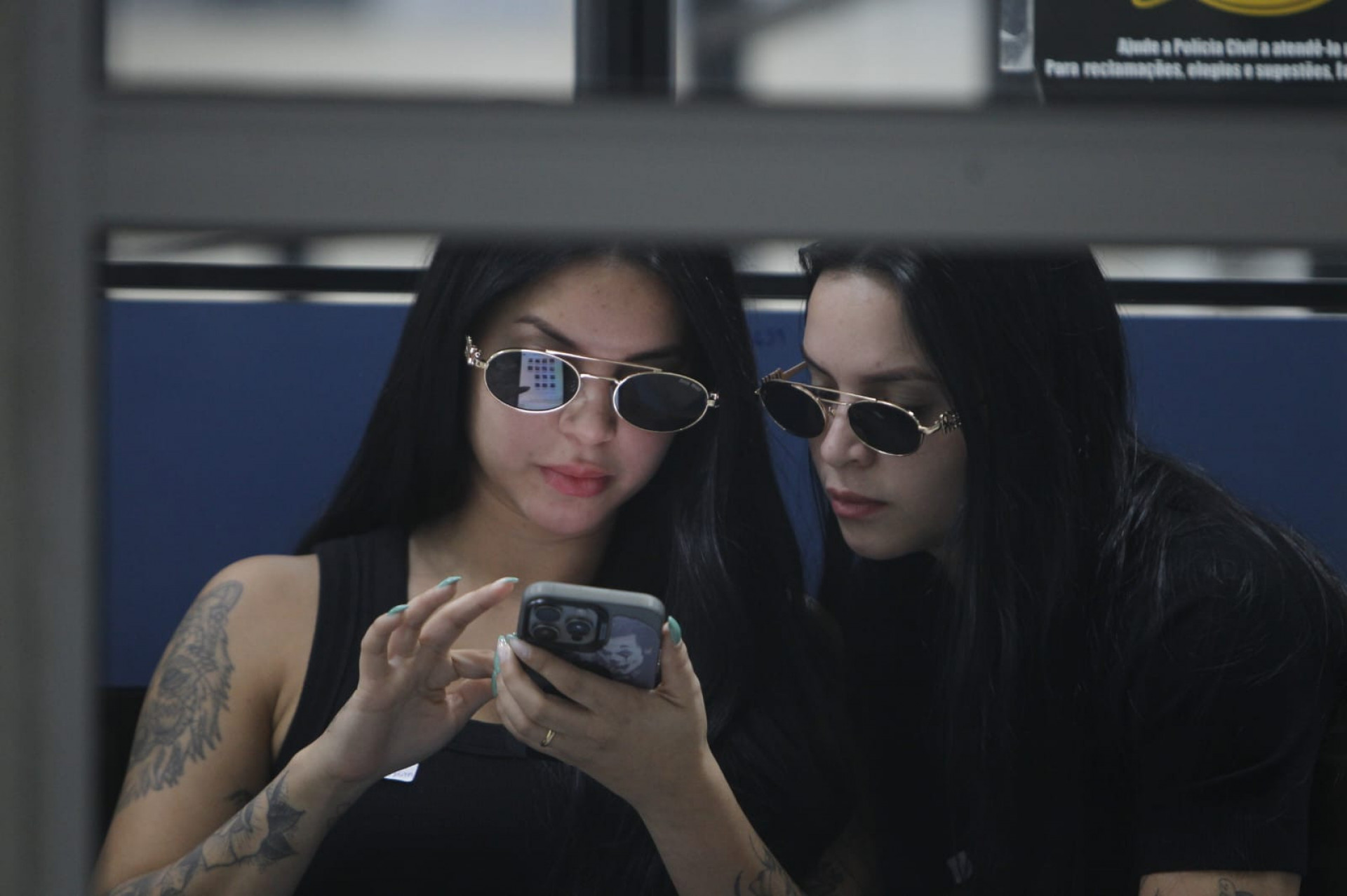 Gêmeas Paola e Paulina Ataíde estiveram na Cidade da Polícia nesta quinta-feira (7) - Reginaldo Pimenta / Agência O Dia