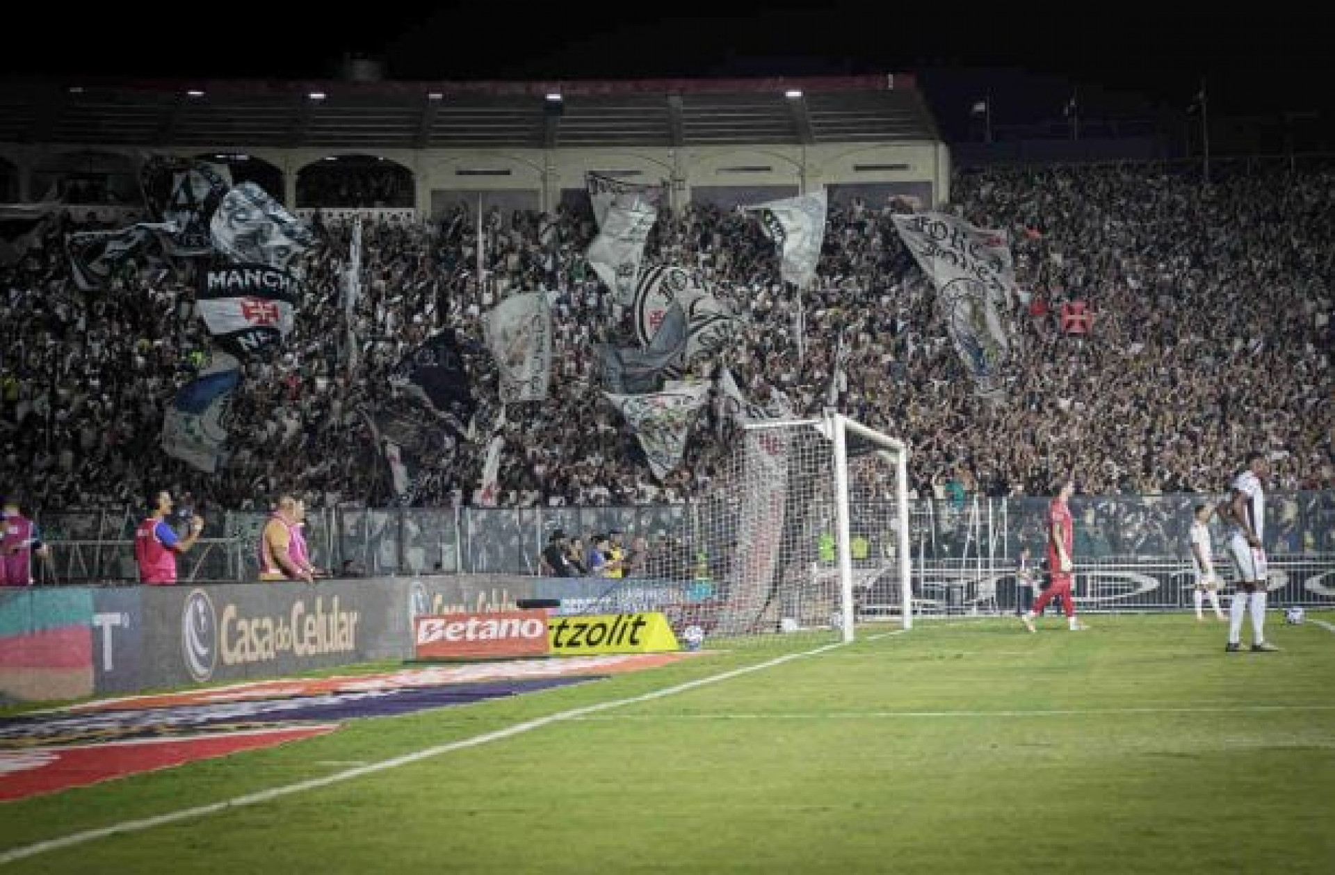 Torcida do Vasco esgota ingressos para decisão contra o CSA